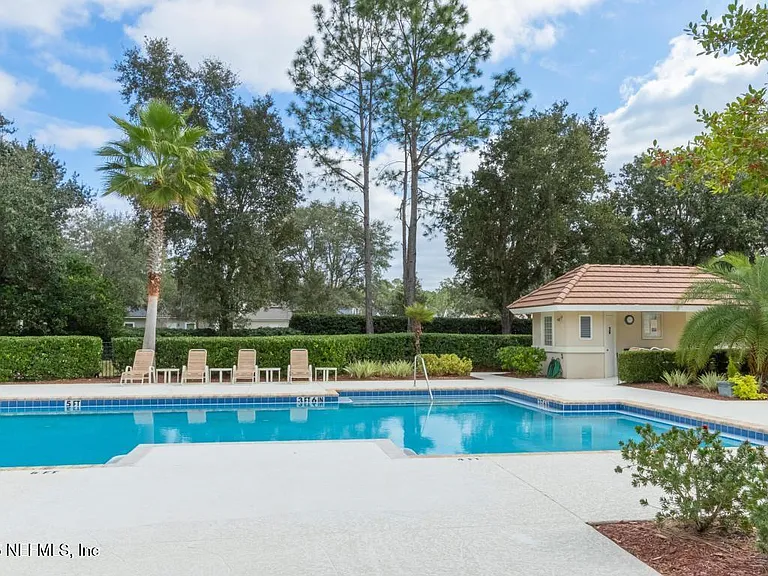 212 Island Green Dr — Photo 34
