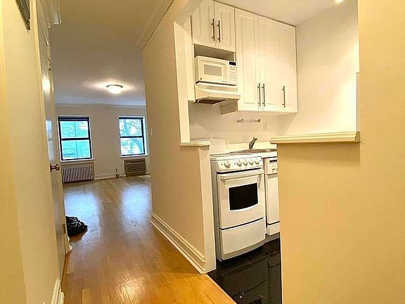 2nd image of 148 W 68th St APT 3A