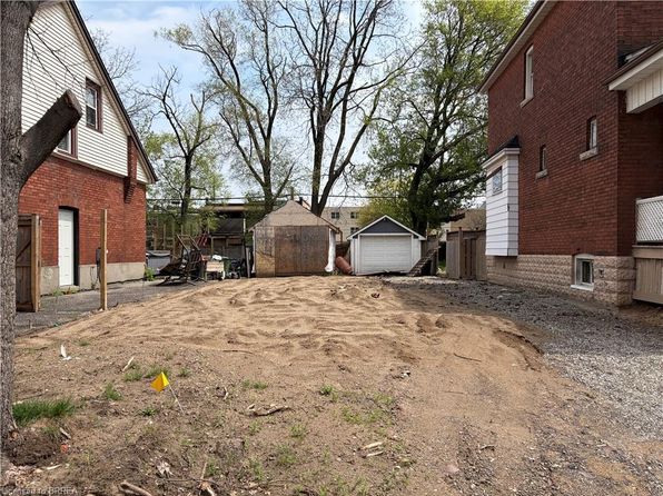18 Tuxedo Ave N, Hamilton, ON L8H 4P5