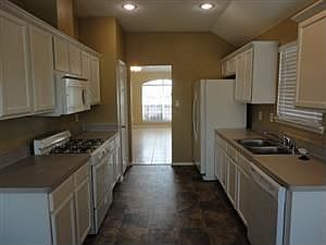 4th image of 2112 Sophie Ln
