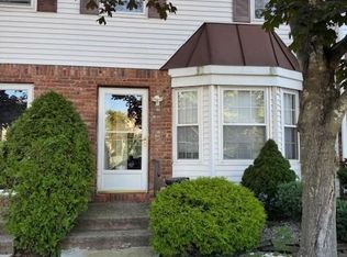 516 Golf View Ct, Staten Island, NY 10314