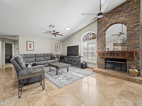 4th image of 7131 W VOLTAIRE Avenue