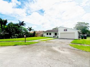 10604 SW 165th Ter, Miami, FL 33157