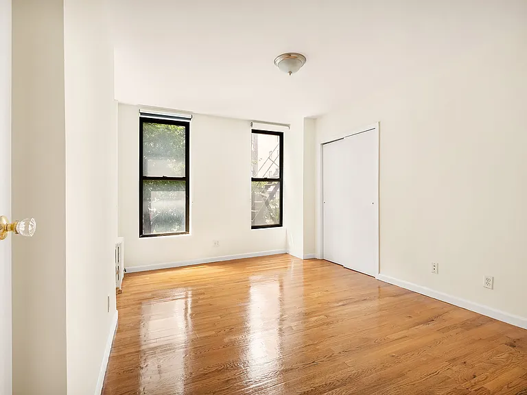 250 Elizabeth St #2 — Photo 7