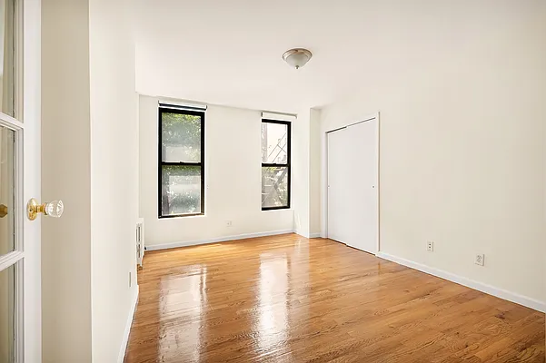 Bedroom, photo 1