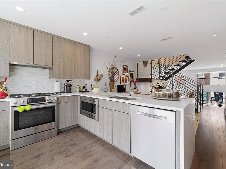 1341 S Garnet St — Photo 14