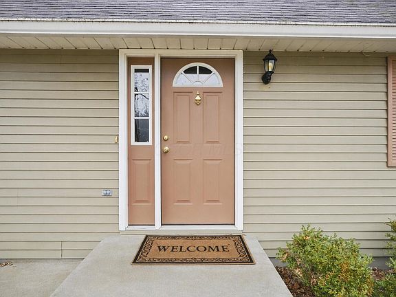 2nd image of 658 Knoll Dr