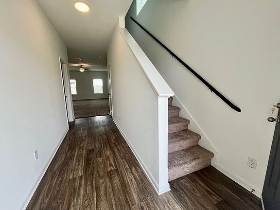 2nd image of 3911 Trail De Paris