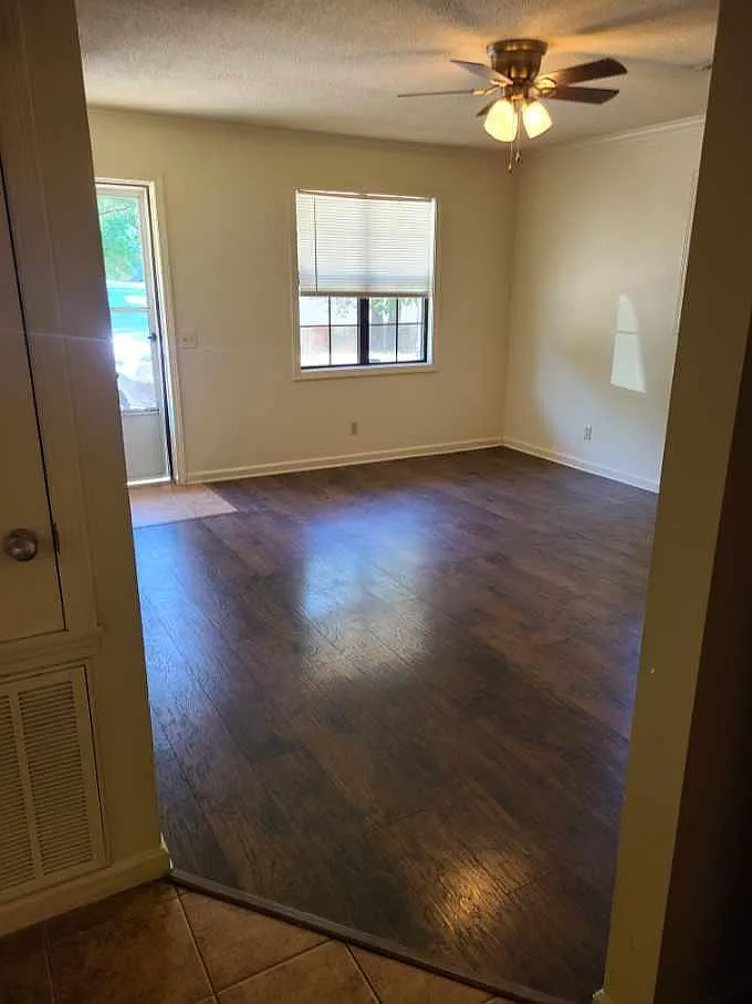 2 bed, 850 sqft, $950 — Photo 2