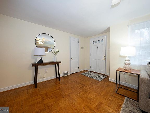 4th image of 329 Saint James Rd