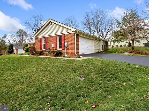 3rd image of 1004 Mastline Dr