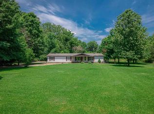 10588 Ditney Hill Rd, Elberfeld, IN 47613