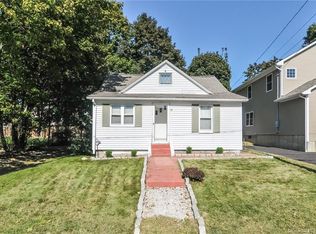 22 Belmont Cir, Danbury, CT 06810