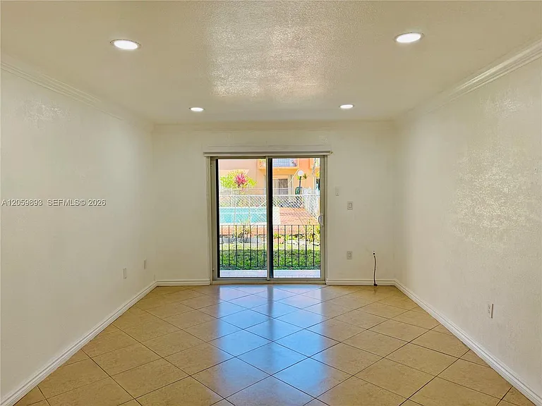 1100 W 35th St #8 — Photo 27