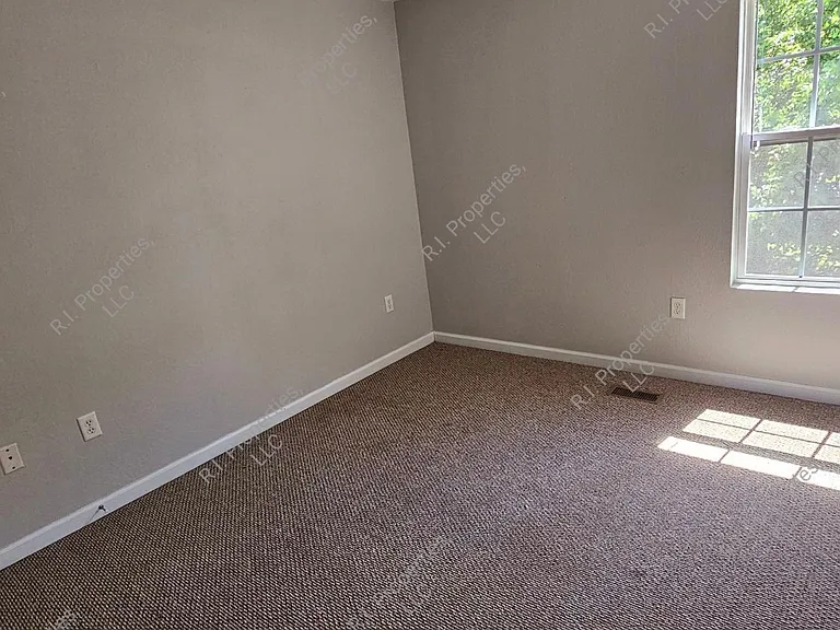 2080 Railroad St #2 — Photo 17