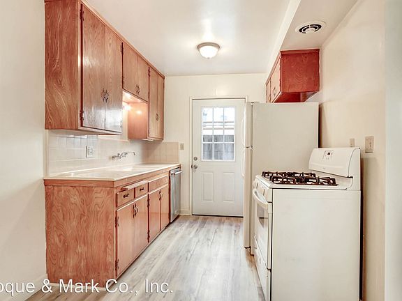 3rd image of 2342 20th St APT B