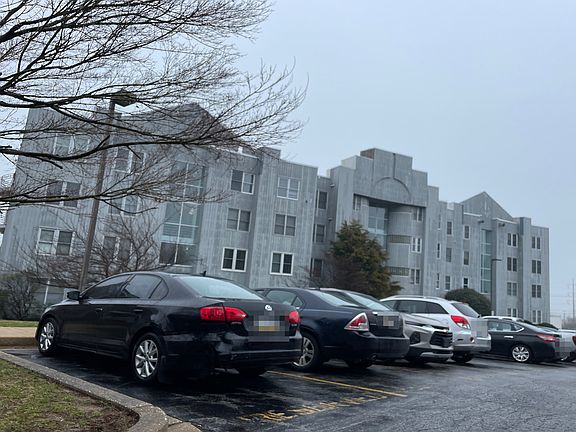 3rd image of 5215 Le Parc Dr
