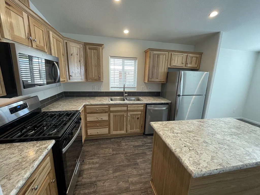 2 bed, 2.0 bath, 1056 sqft, $1,640 — Photo 2
