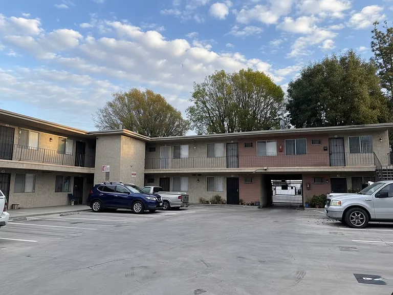 7355 Woodley Ave #10 — Photo 15
