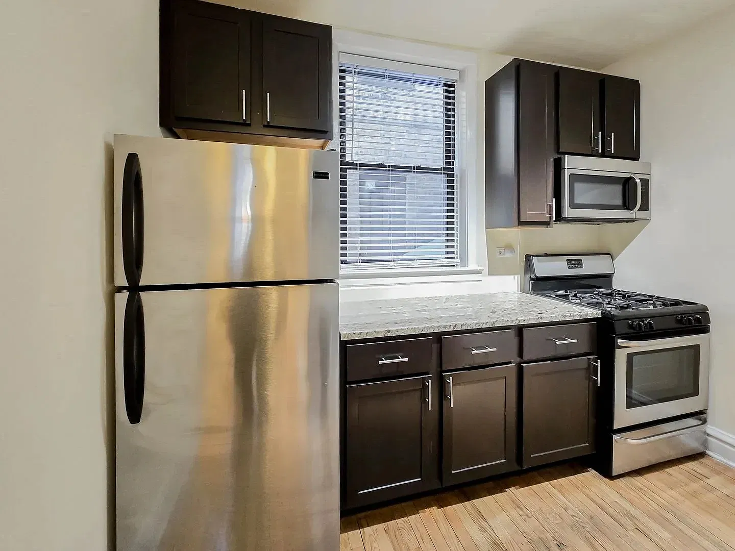 2 bed, 695 sqft, $2,295 — Photo 2