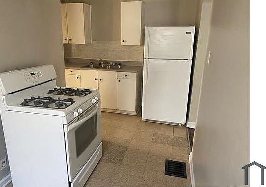 4th image of 1427 N Chester Ave