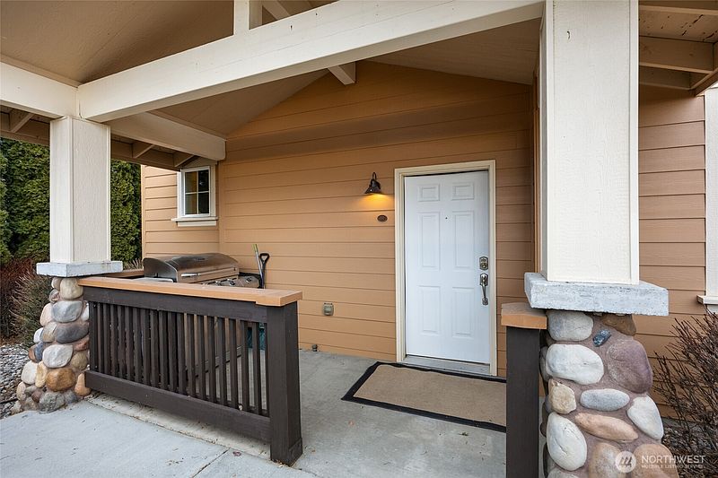 5th image of 4395 Westshore Drive #102