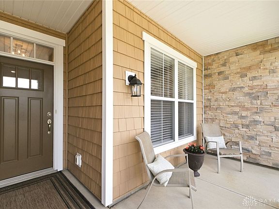 3rd image of 648 Coral Ct