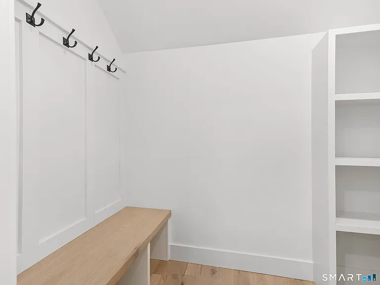 325 Coram Ave #C — Photo 7