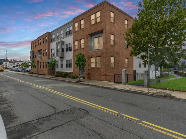 16 Boardman St APT 204, Boston, MA 02128