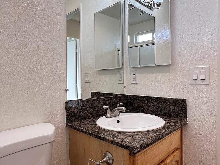 Florida Street Apartments — Photo 17