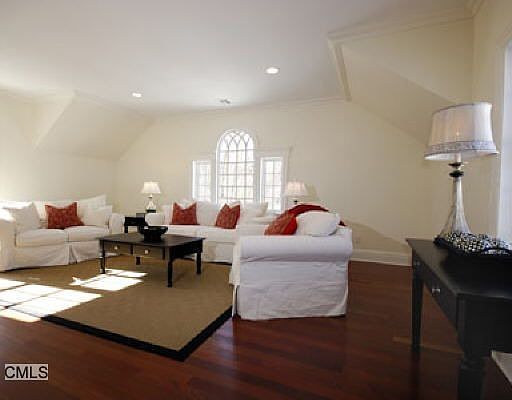 Spacious bonus room