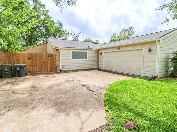 13811 Greenway Dr
