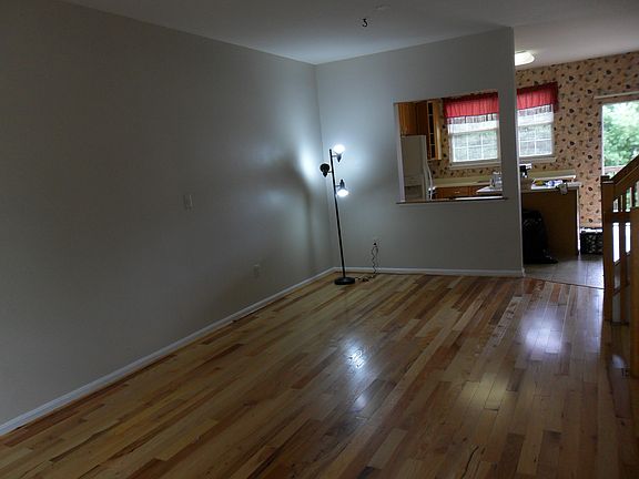 3rd image of 203 Golden Rain Ln