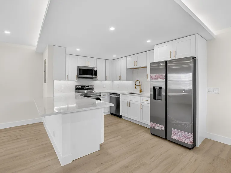 270 Brittany H #F-607 — Photo 8