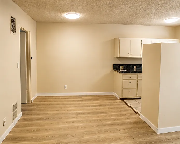 2119 N Beachwood Dr #4 — Photo 6