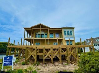 102 Ocean Dr, Oak Island, NC 28465