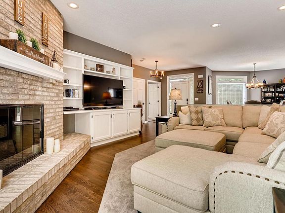 4th image of 9169 Edinburgh Ln