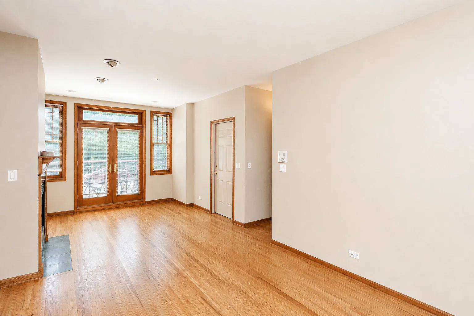 4 bed, 1800 sqft, $4,700 — Photo 2