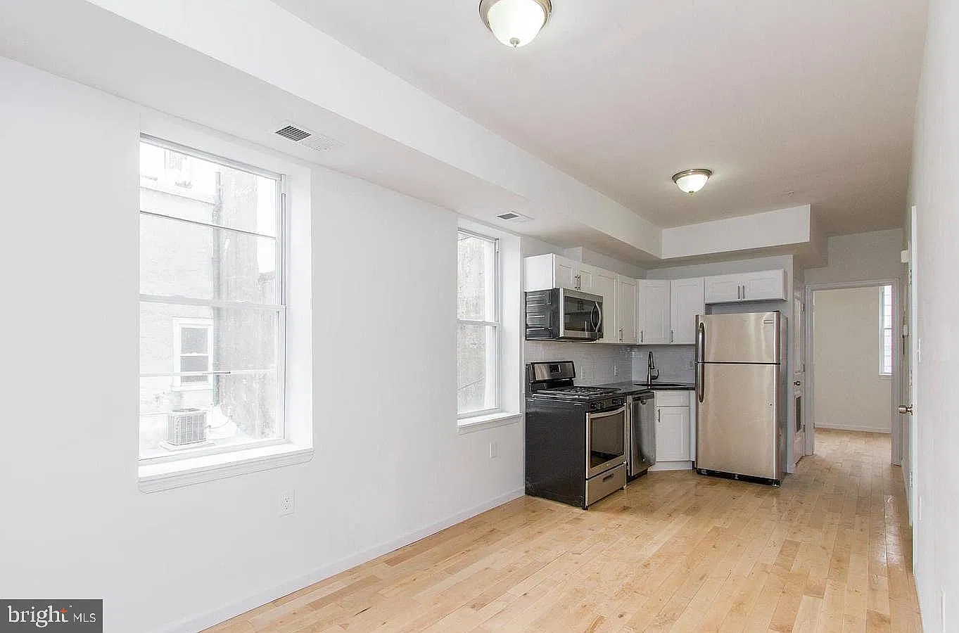2 bed, 1.0 bath, 800 sqft, $1,650 — Photo 2