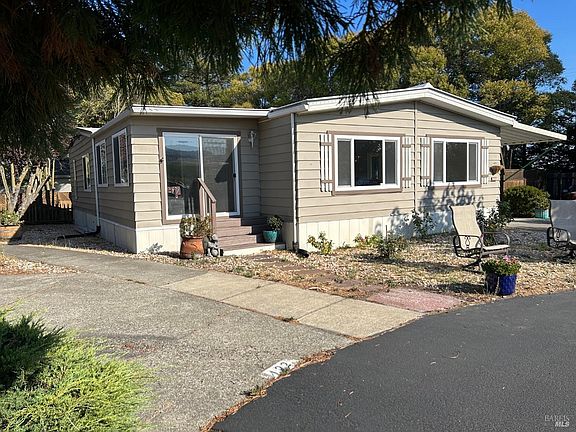 5th image of 121 Bear Flag Road