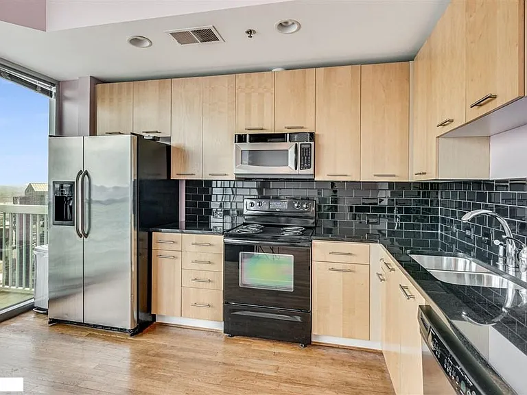 3324 Peachtree Rd NE #2515 — Photo 6