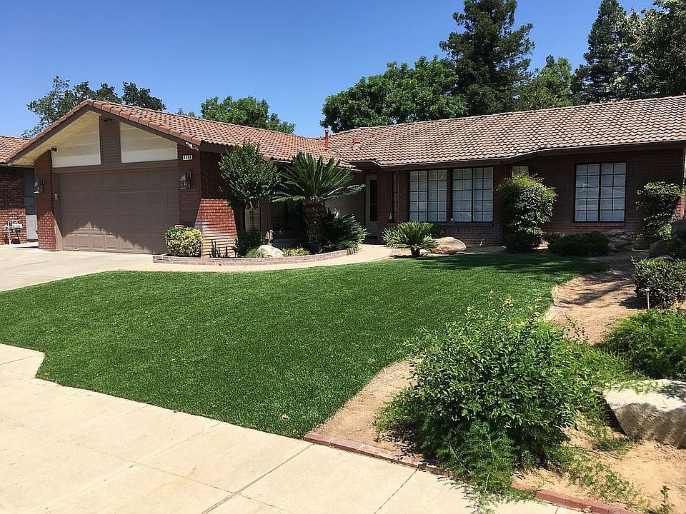 Front yard 