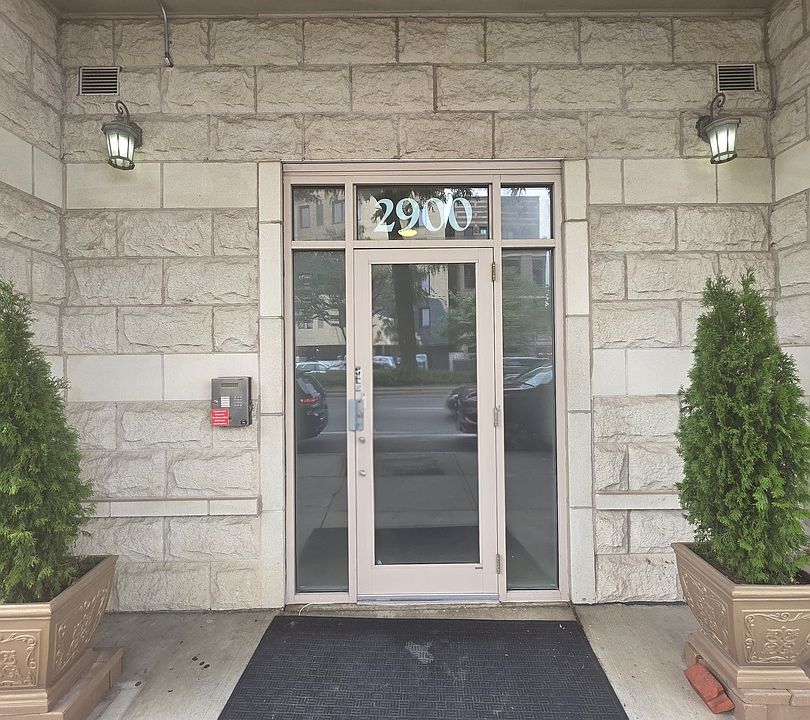 1st image of 2900 W Irving Park Rd APT 305