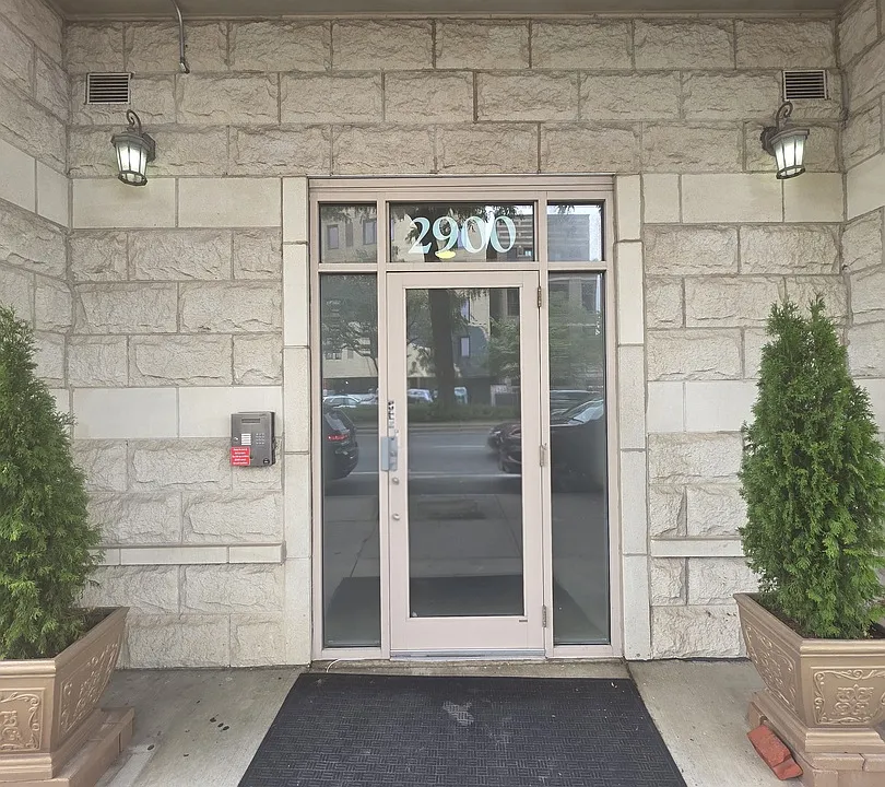 2900 W Irving Park Rd #305