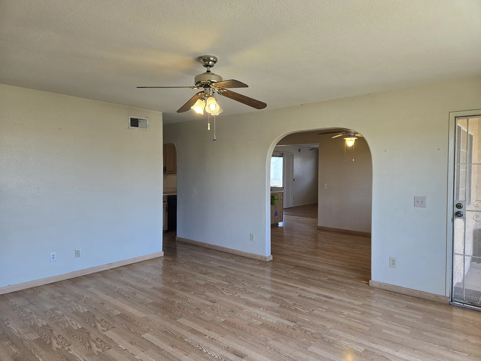 4 bed, 1638 sqft, $3,750 — Photo 3