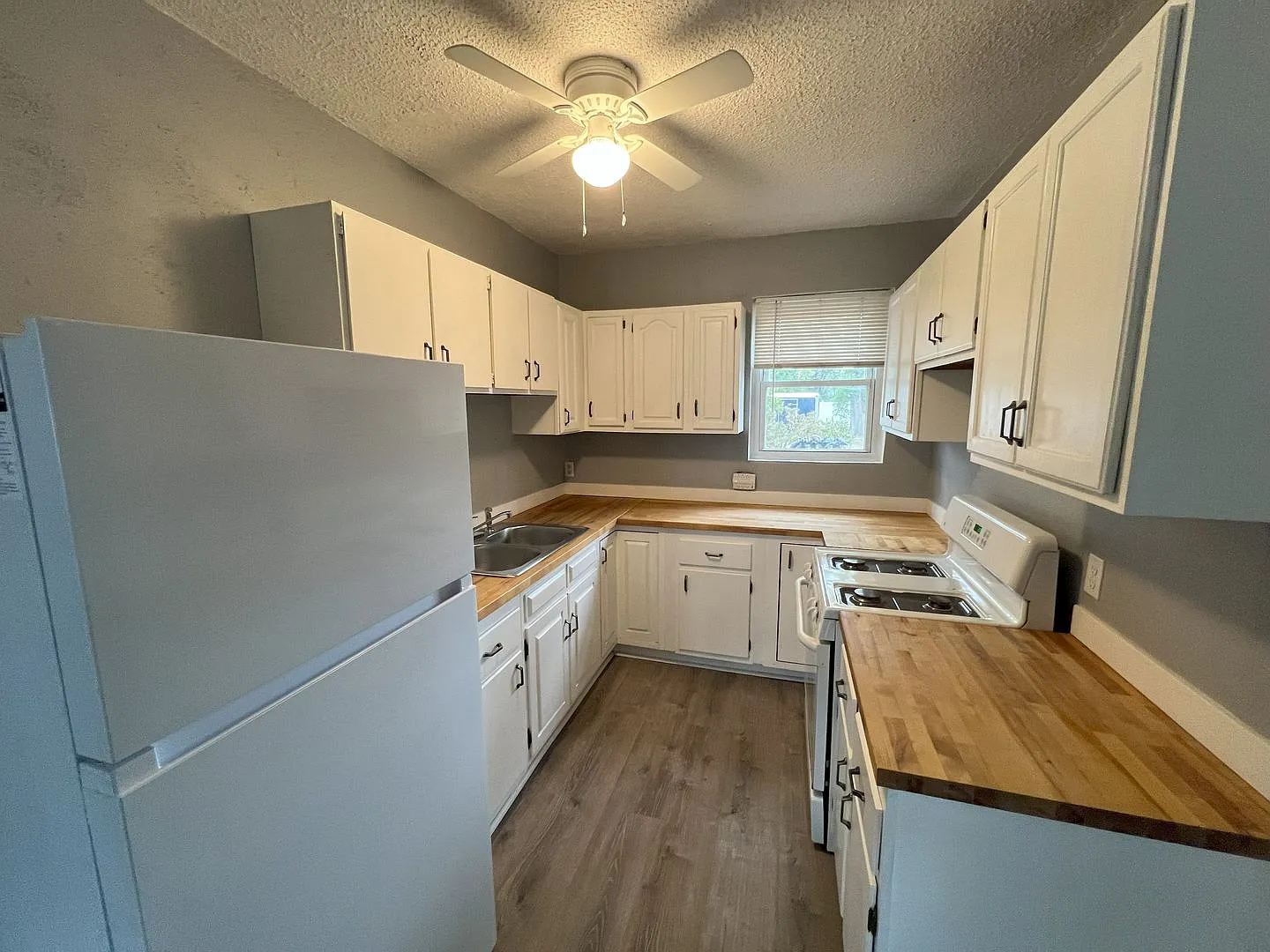 526 E Eighth Street — Photo 3