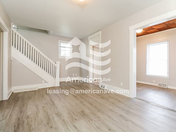 1276688_003_wm_-_living_room_13103330.jpg