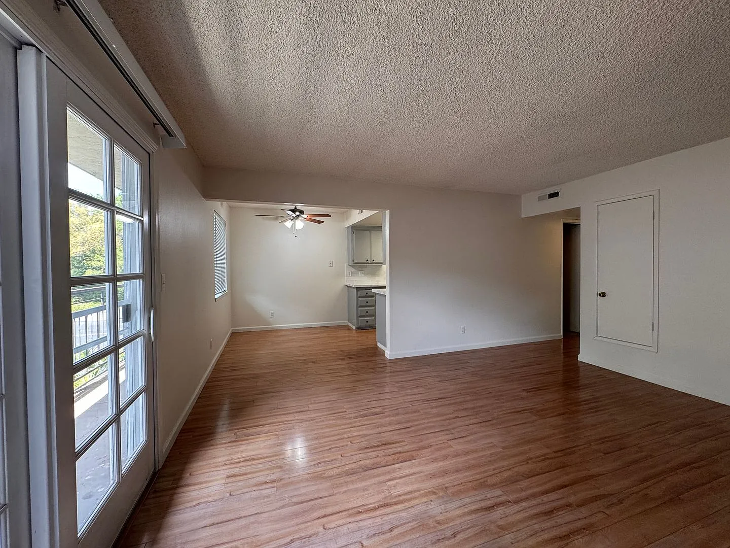 541 - 551 Morse Ave - Laurelwood — Photo 3