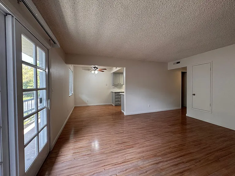 541 - 551 Morse Ave - Laurelwood — Photo 3