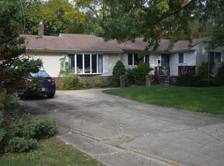 135 Brookside Dr, Belford, NJ 07718
